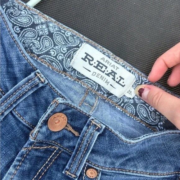 Ariat Women’s Jeans, distressed - Picture 3 of 3